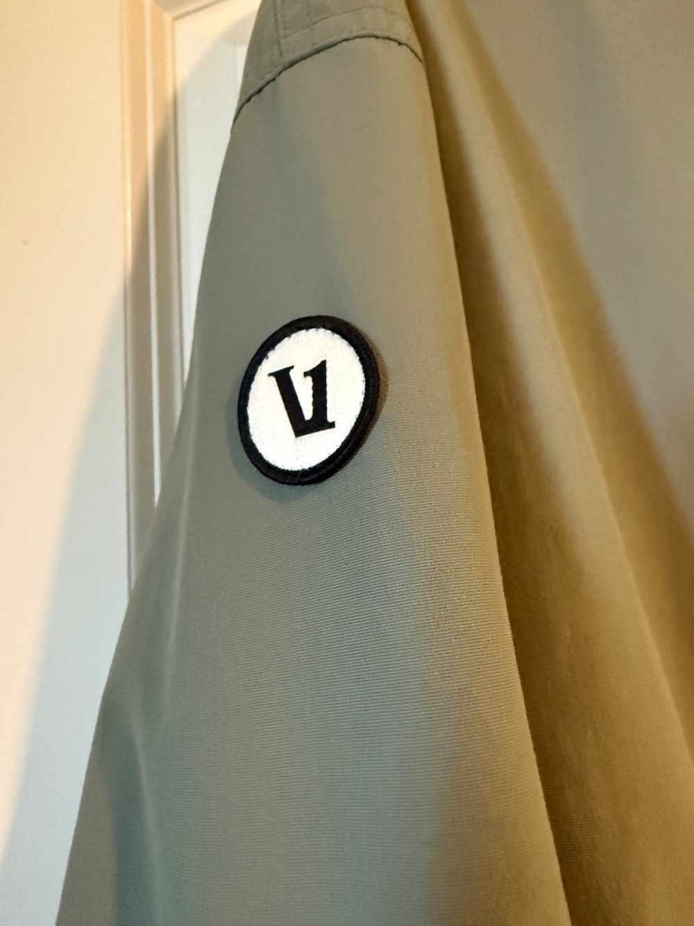 Vuori Elijo Hooded Water Resistant Jacket - Pistachio - Picture 4 of 7